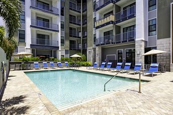 Luxurious courtyard swimming pool